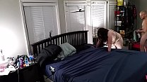 Мужчина создал хрупкой даме секс в спальне на кроватки